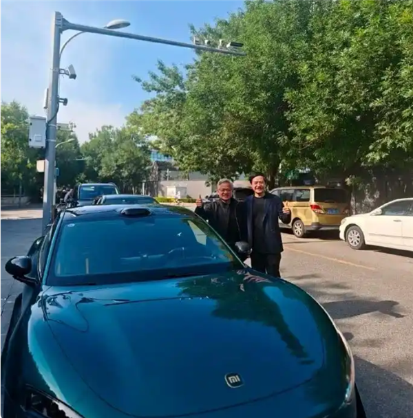 雷军黄仁勋中美晚宴同框组图流出:画面亲切熟络 雷军黄仁勋中美晚宴同框组图流出:画面亲切熟络