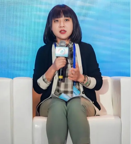 她指控黄仁勋“这货坏的很”乱扔垃圾没素质 她指控黄仁勋“这货坏的很”乱扔垃圾没素质