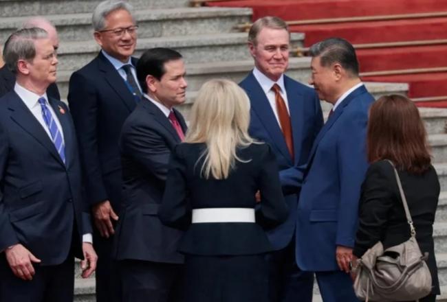 卢比欧变了? 握手习近平后1动作引热议 卢比欧变了? 握手习近平后1动作引热议