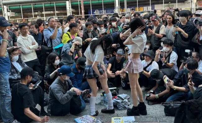 Cosplay活动惊现“超恶心”一幕 网炸：宅男狂欢？