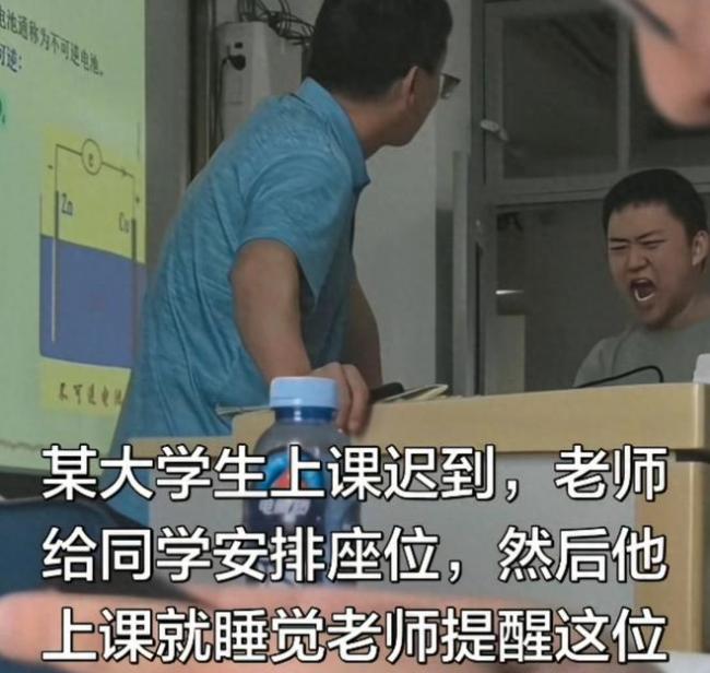 上海高校男生失控对老师喊“杀杀杀” 内情曝光 上海高校男生失控对老师喊“杀杀杀” 内情曝光