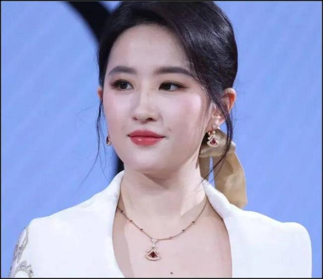 刘亦菲休息时间破纪录 38岁状态开始下滑