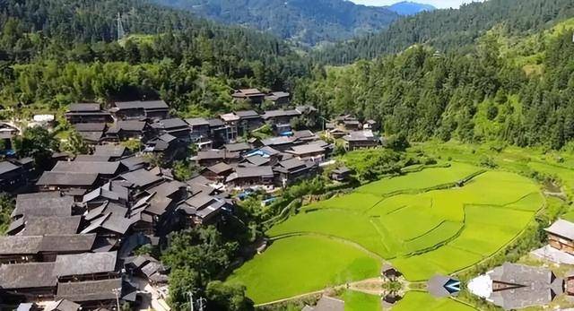 中国南方“菇类村”：女性衣着开放 母系社会