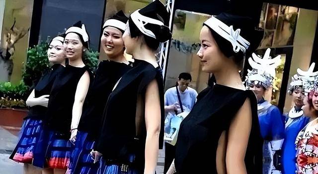 中国南方“菇类村”：女性衣着开放 母系社会