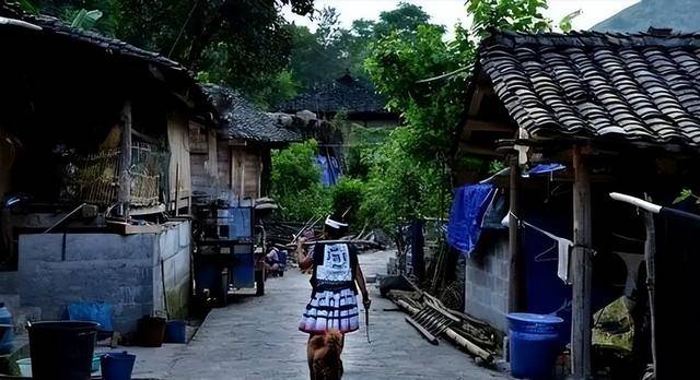 中国南方“菇类村”：女性衣着开放 母系社会