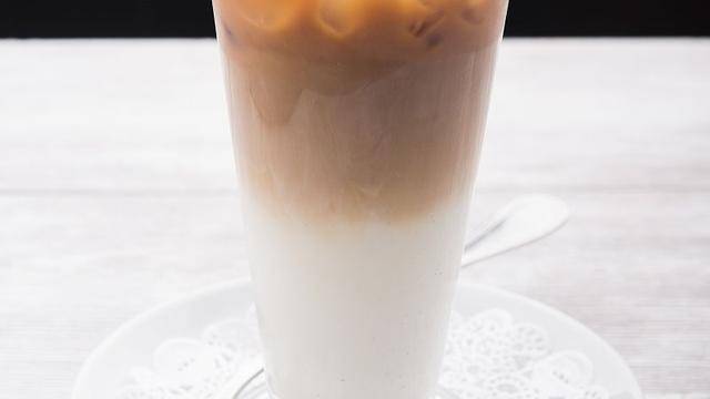 长沙女子9年狂喝3000杯奶茶,悲剧发生了 长沙女子9年狂喝3000杯奶茶,悲剧发生了