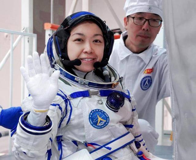 女航天员去太空前，为何要吃避孕药？
