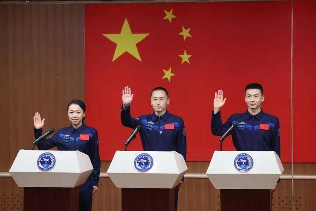 女航天员去太空前，为何要吃避孕药？