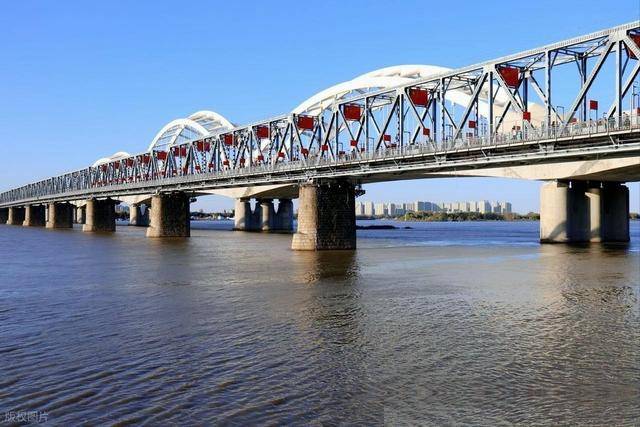 �й�����ʡ����У��൱��8���Ϻ�