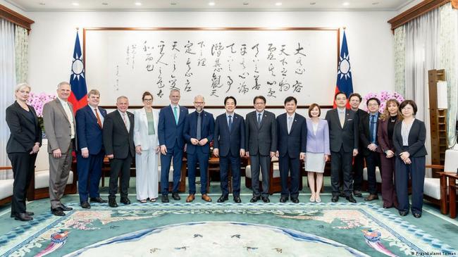 隔空交火！民调第一的德国AfD：北京不要吵