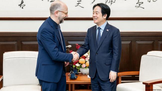 隔空交火！民调第一的德国AfD：北京不要吵