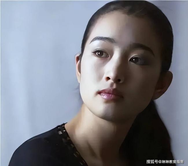 吓人！大眼睛艺考生走红，颜值令网友不适