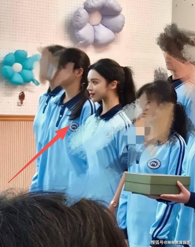 吓人！大眼睛艺考生走红，颜值令网友不适