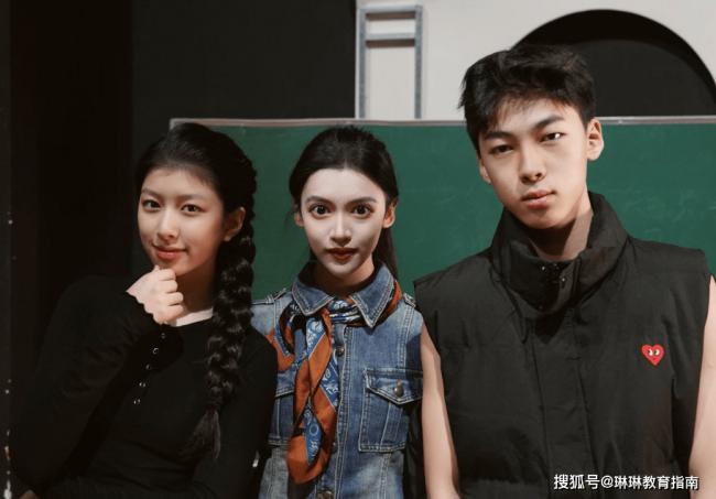 吓人！大眼睛艺考生走红，颜值令网友不适