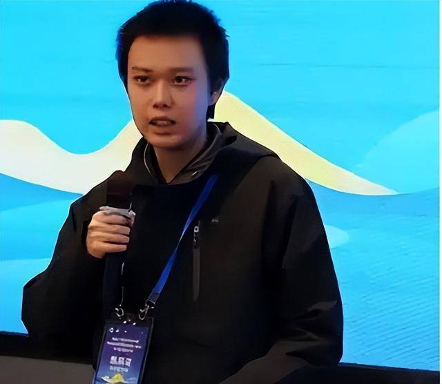 曝23岁副教授初中学历 却要在北大开讲座