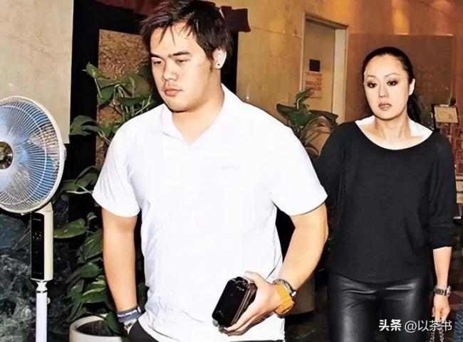 完全不像星二代，钟镇涛儿子定居上海创业