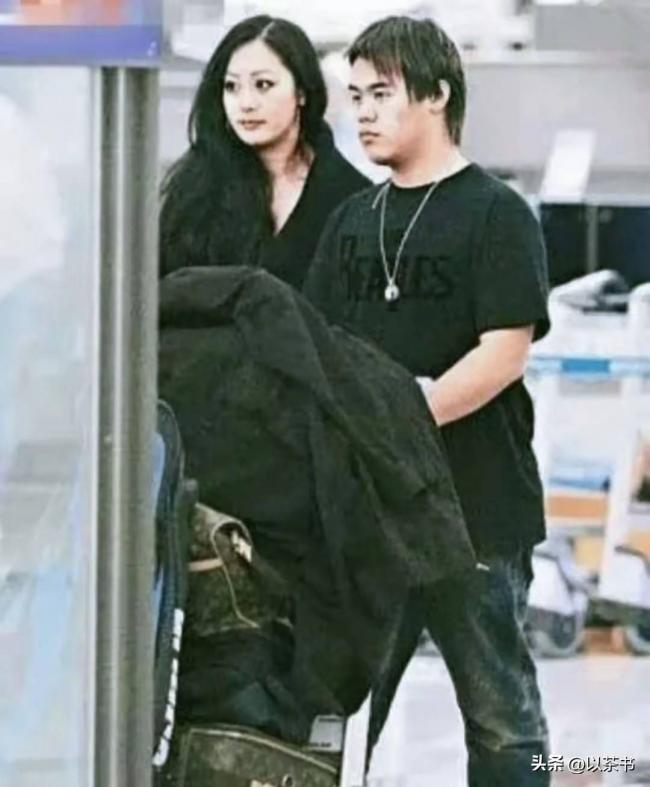 完全不像星二代,钟镇涛儿子定居上海创业 完全不像星二代,钟镇涛儿子定居上海创业