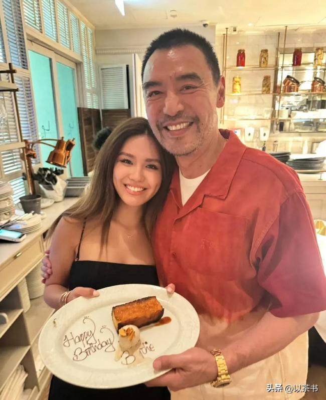 完全不像星二代，钟镇涛儿子定居上海创业