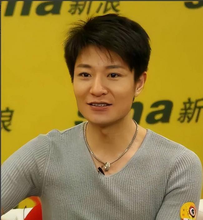 出身皇室后裔活成清流,他没大红是内娱损失 出身皇室后裔活成清流,他没大红是内娱损失