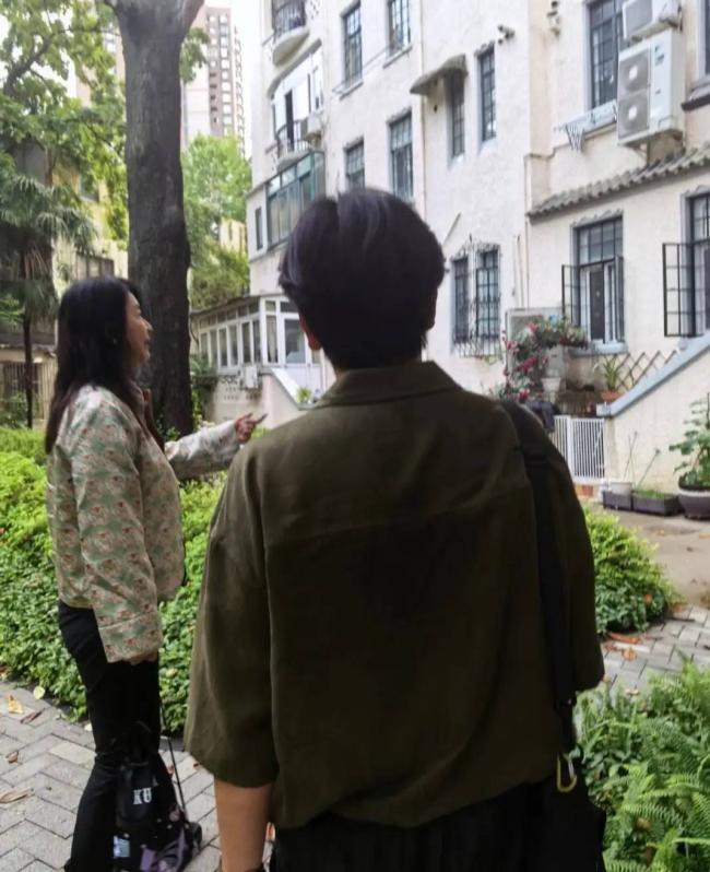 68岁胡慧中携女现身上海 漂亮女儿体重超180斤 68岁胡慧中携女现身上海 漂亮女儿体重超180斤