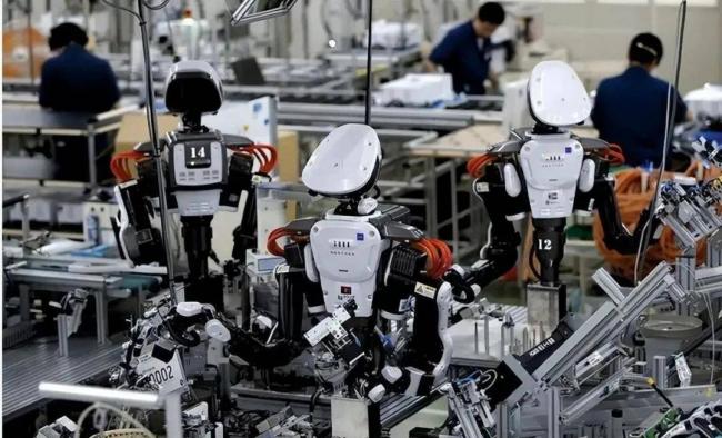 AI抢走工作，普通人的钱从哪来？真相很现实