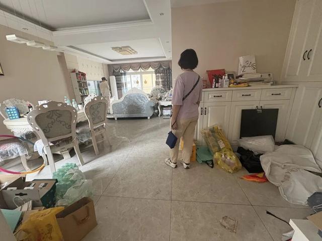 35岁男遭妻子家暴后跳楼 公安局拒绝立案 35岁男遭妻子家暴后跳楼 公安局拒绝立案