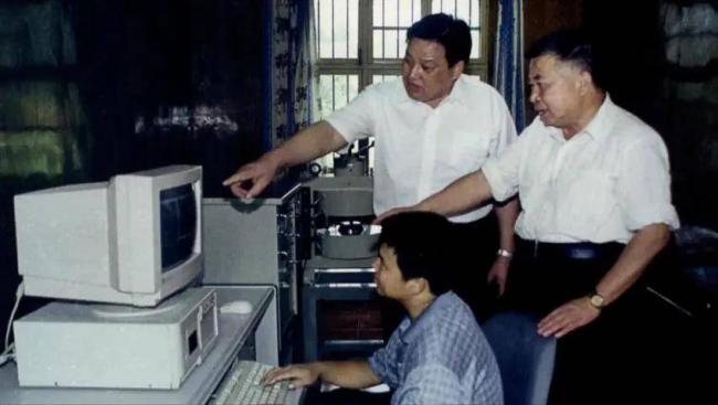 67户攒30亿，家家别墅！湖北小村成第二个华西村