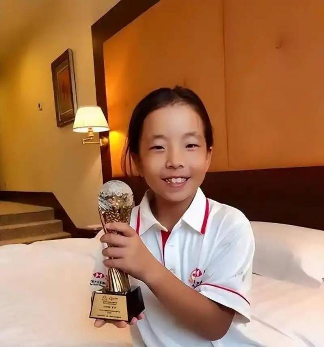 ͬ��������Ů����һ��Ϊ�����⣬һ���͵�����
