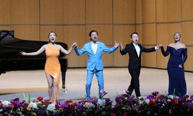 �й�����������ȢС32��ѧ����ʹ����������