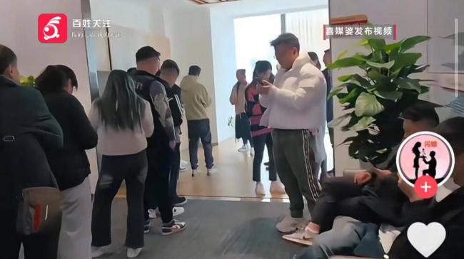 小心：婚介所介绍的完美对象 可能是个化债女