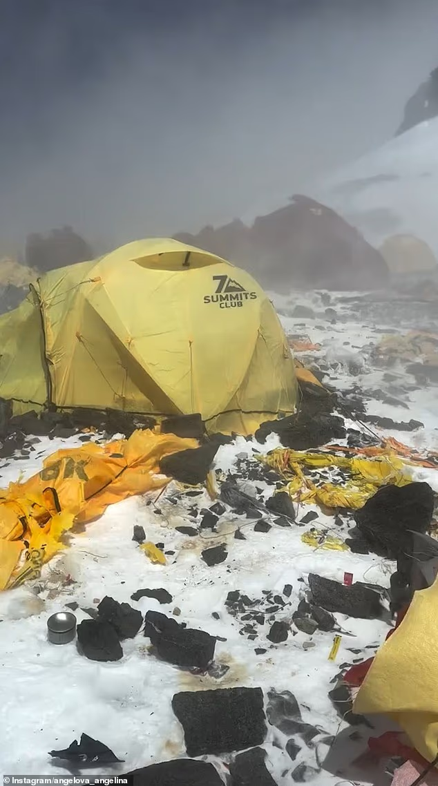 世界之巅垃圾场 珠峰高处遍地废弃帐篷与排泄物 世界之巅垃圾场 珠峰高处遍地废弃帐篷与排泄物