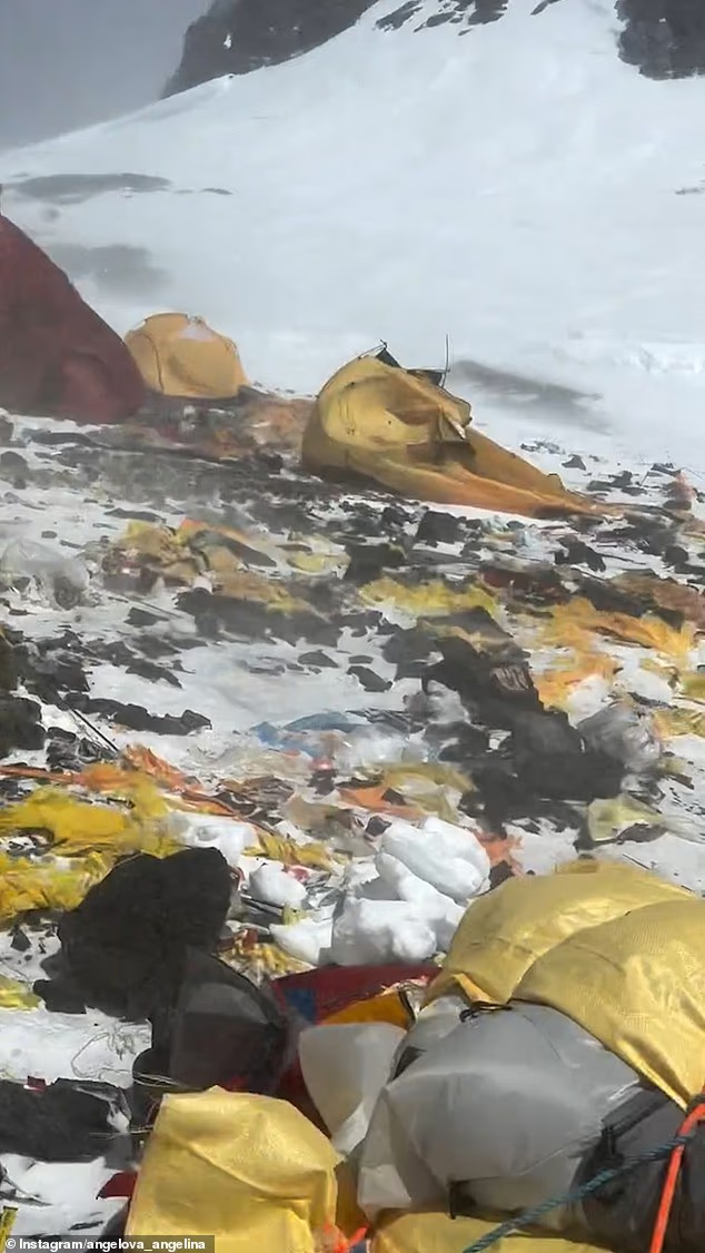 世界之巅垃圾场 珠峰高处遍地废弃帐篷与排泄物 世界之巅垃圾场 珠峰高处遍地废弃帐篷与排泄物