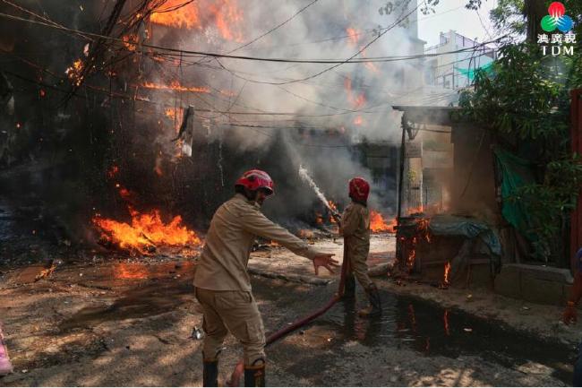 印度餐厅爆发火灾 至少21死 包括18名外国公民 印度餐厅爆发火灾 至少21死 包括18名外国公民