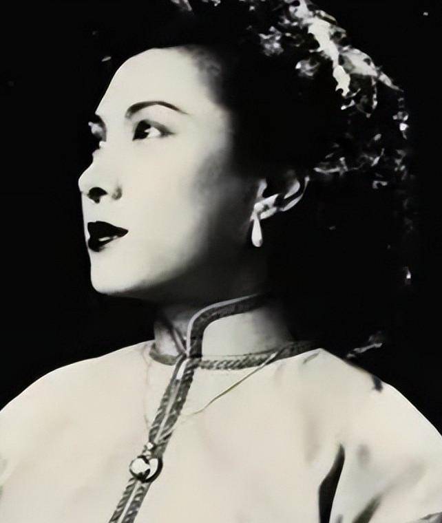 中国首位情色女作家，阅男无数，28岁跳海自杀