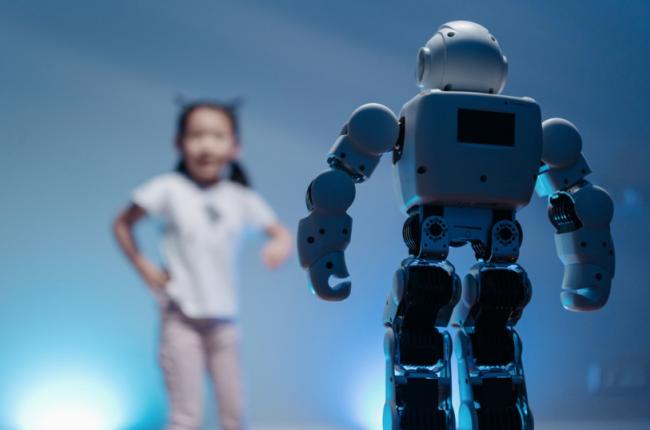 加国发布AI战略：34万新岗位、全民免费学AI...