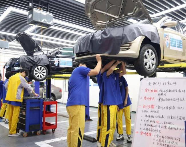 今年高考反常：除人数下降外，还有4点很重要