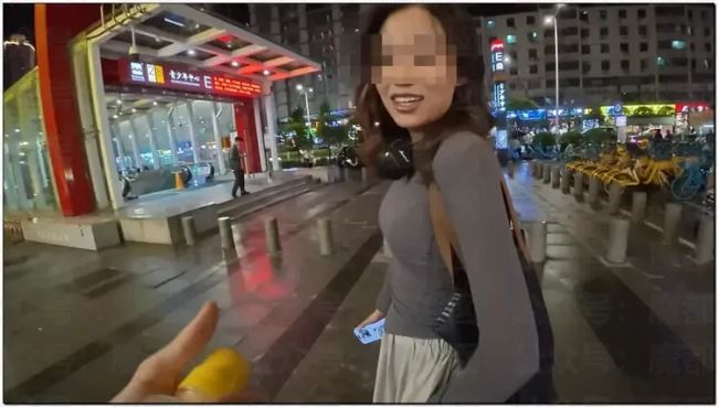 英网红炫耀1天拿下中国美女 开房片疯传 网炸锅