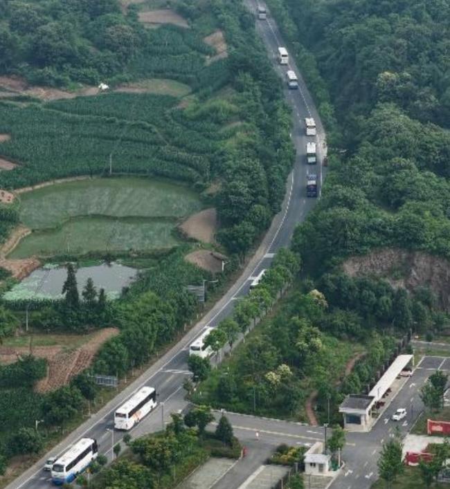 头车“91666” 毛坦厂再现盛大送考名场面