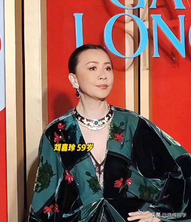 ���ζ�ʢ�䣺��ѸС��¡��������ͷͺ����