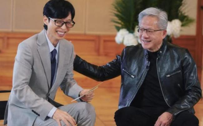 黄仁勋脱口秀录制画面曝光