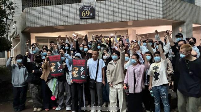 重庆山姆打包哥虐杀猫狗 引大量民众抗议 重庆山姆打包哥虐杀猫狗 引大量民众抗议