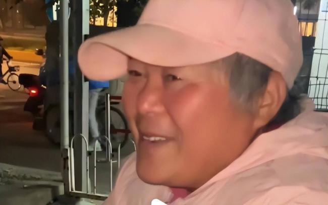 “鹅腿阿姨”被举报后续:更多恶行被扒 “鹅腿阿姨”被举报后续:更多恶行被扒