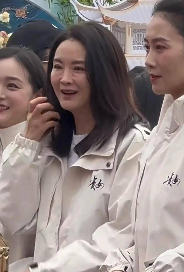 王艳没想到 富豪丈夫失联7年后 儿子却给她长脸 王艳没想到 富豪丈夫失联7年后 儿子却给她长脸