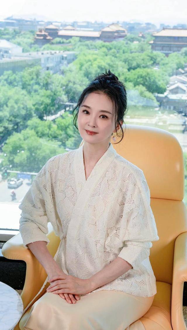 王艳没想到 富豪丈夫失联7年后 儿子却给她长脸 王艳没想到 富豪丈夫失联7年后 儿子却给她长脸