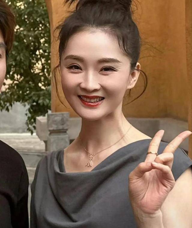 王艳没想到 富豪丈夫失联7年后 儿子却给她长脸 王艳没想到 富豪丈夫失联7年后 儿子却给她长脸