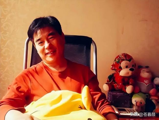 娶小27岁央视主持为妻,58岁才当爸低调幸福 娶小27岁央视主持为妻,58岁才当爸低调幸福