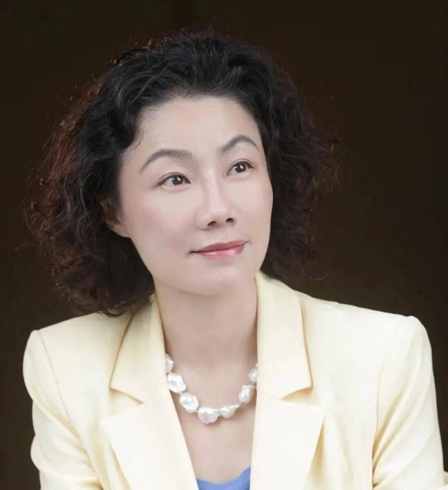年薪849万,中国最贵女秘书却活成这样 年薪849万,中国最贵女秘书却活成这样