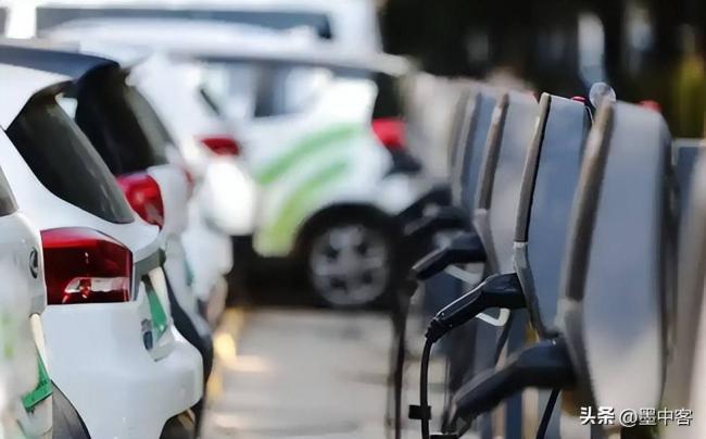 为啥街边修理厂不敢修新能源车?真相太扎心 为啥街边修理厂不敢修新能源车?真相太扎心