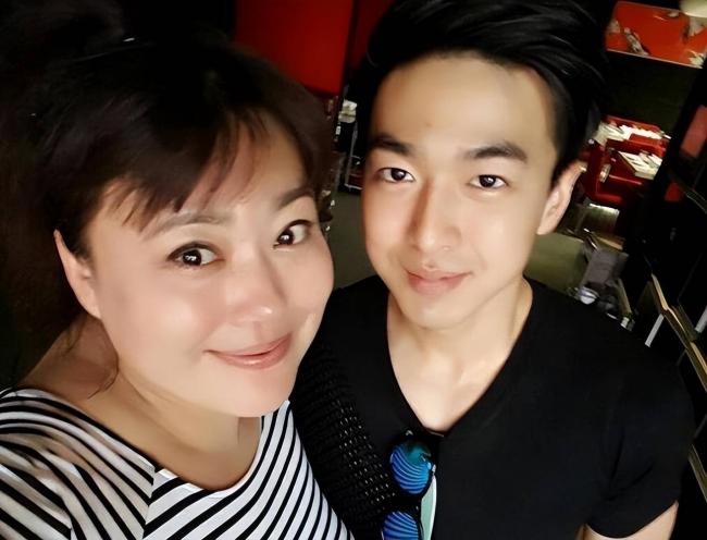 她三婚三离、诈骗网友、患上癌症,迎来现世报 她三婚三离、诈骗网友、患上癌症,迎来现世报