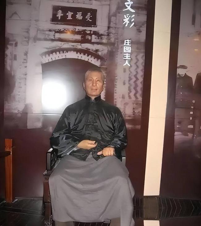 2010年刘文彩后代回来祭拜,光饭菜就备了200席 2010年刘文彩后代回来祭拜,光饭菜就备了200席